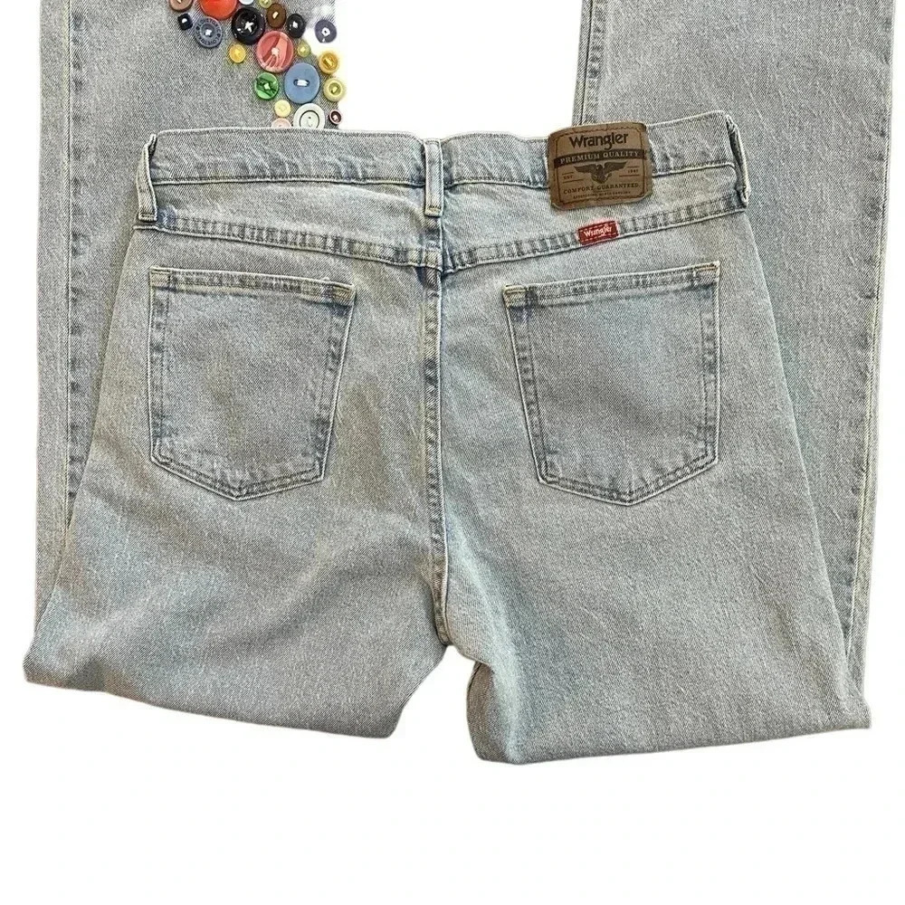Wrangler Jeans Unique With Buttons Women’s Size 33x32 - Picture 4 of 9